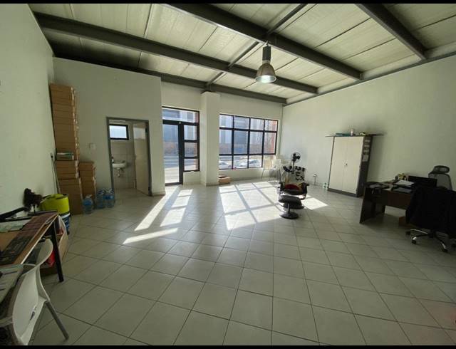 190M² WAREHOUSE TO LET IN TUNNEY